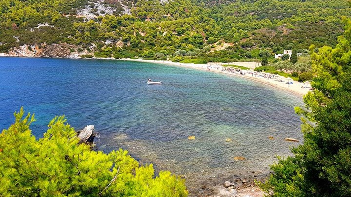 Σκύρος: Πέθανε στην παραλία μπροστά στα μάτια των παιδιών της