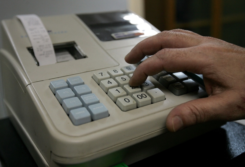 Βαριές καμπάνες και λουκέτα έως 20 μήνες για πειραγμένες ταμειακές μηχανές