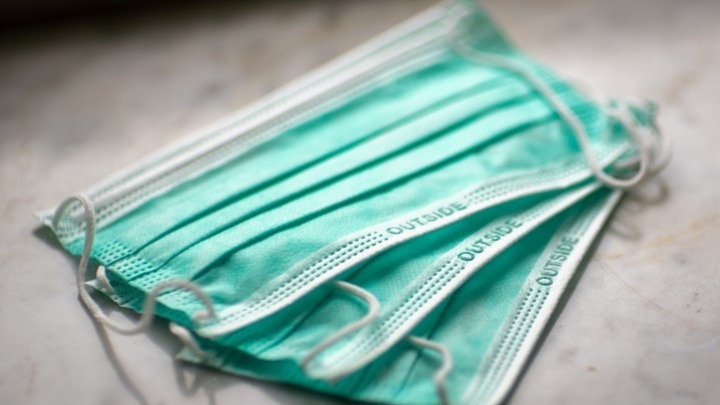 Σε ποιες επιχειρήσεις είναι υποχρεωτική η χρήση μάσκας για προσωπικό και κοινό