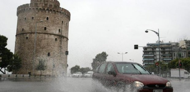 ΤΩΡΑ: Καταιγίδα πλήττει τη Θεσσαλονίκη: Έπεσαν δέντρα - Έκλεισε η εθνική οδός προς Μουδανιά ΒΙΝΤΕΟ