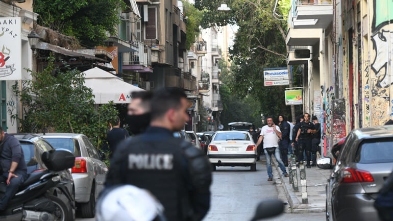 Βρήκε χειροβομβίδα στο σπίτι του στα Εξάρχεια - Κλήθηκε ο στρατός