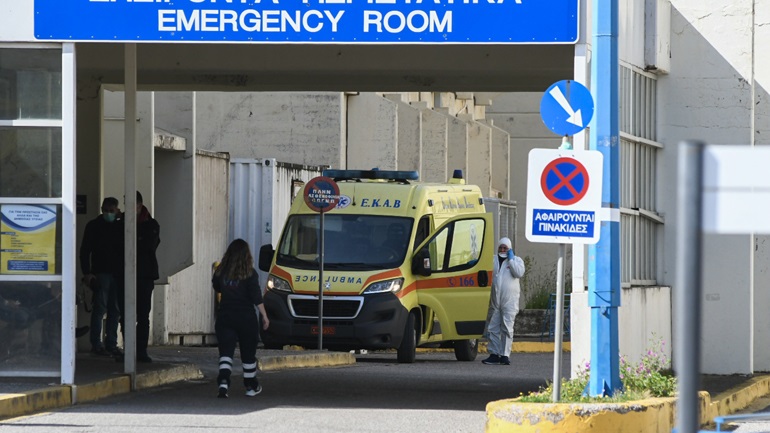 Διασωληνώθηκε ανήλικη - Τα μισά από τα 230 κρούσματα σε Αττική και Θεσσαλονίκη