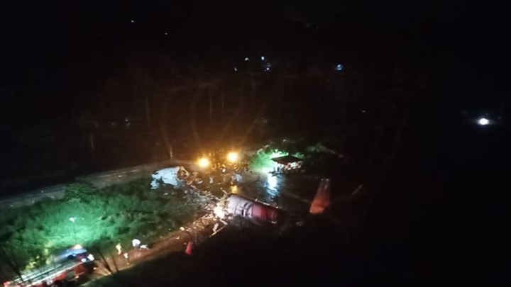 Συνετρίβη αεροσκάφος με 191 επιβάτες στην Ινδία - Κόπηκε στα δύο κατά την προσγείωση - Στους 14 οι νεκροί - ΝΕΟΤΕΡΑ