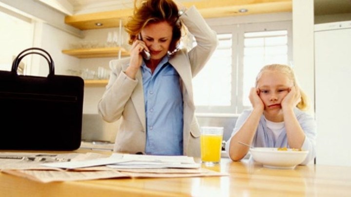 Πρόωρη συνταξιοδότηση για 15.000 μητέρες - Ποιες αφορά