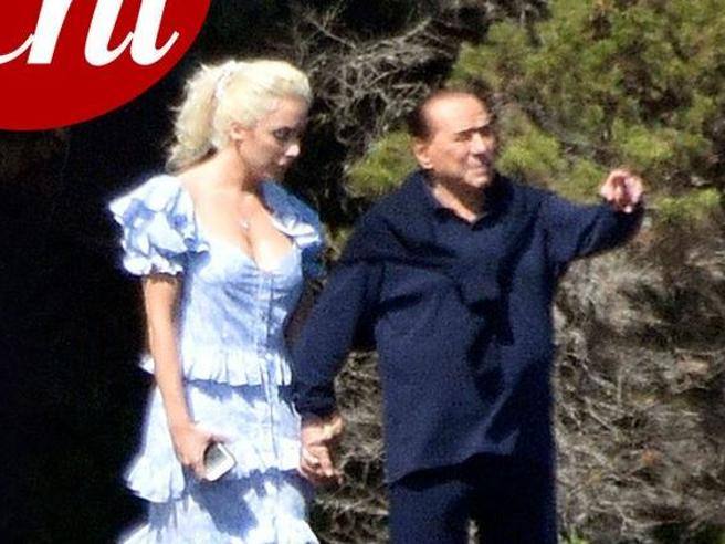 Ο Μπερλουσκόνι έκανε την πρώτη του εμφάνιση με την κατά 53 χρόνια μικρότερη αρραβωνιαστικιά του