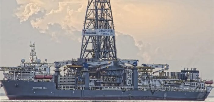 Ελλιμενίστηκε στο Πλατυγιάλι το πλωτό γεωτρύπανο Discoverer India