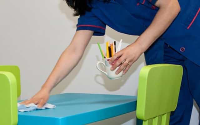 Εργατικό Κέντρο Πάτρας: Άμεση μονιμοποίηση όλων των καθαριστών – καθαριστριών των σχολείων