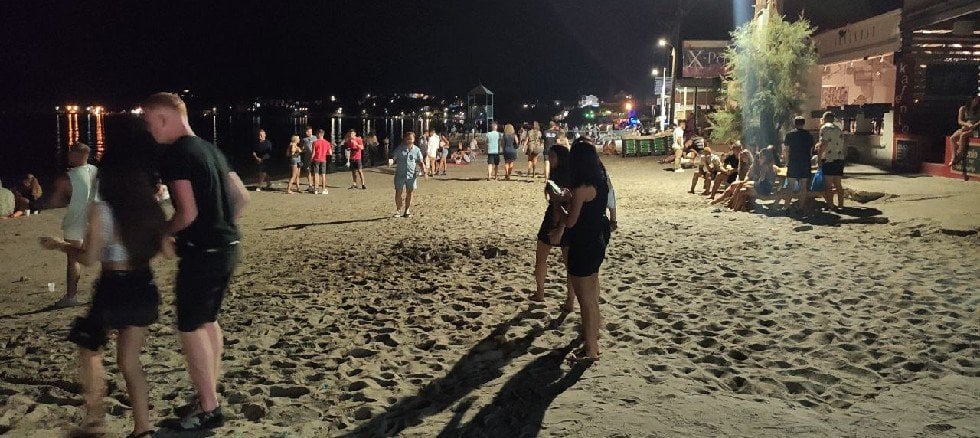 Λαγανάς: Για δεύτερο βράδυ πάρτι σε δρόμους και παραλίες - Κανένα μέτρο για τον κορονοϊό - ΦΩΤΟ