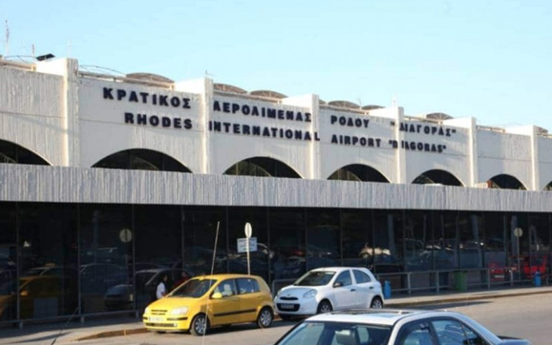 Επεισόδιο σε πτήση από Ρόδο για Αθήνα: Επιβάτης αρνούνταν να βάλει μάσκα