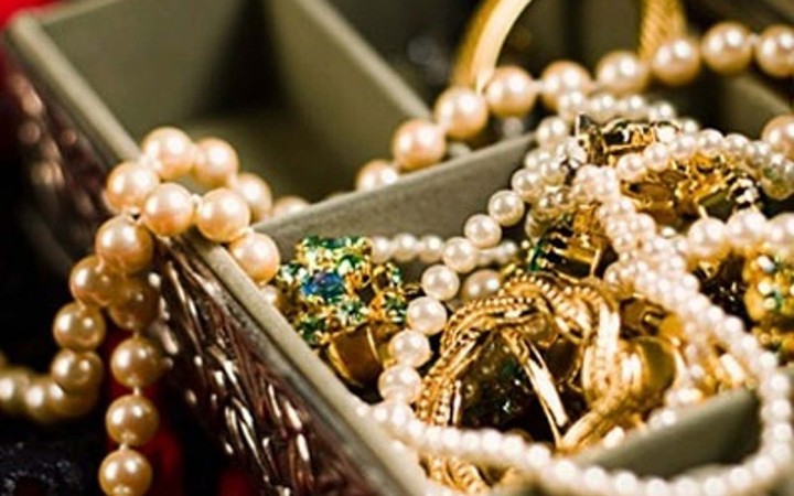 Πάτρα: "Σήκωσαν" από σπίτι κοσμήματα 25.000 ευρώ - Ανήλικος ο ένας δράστης