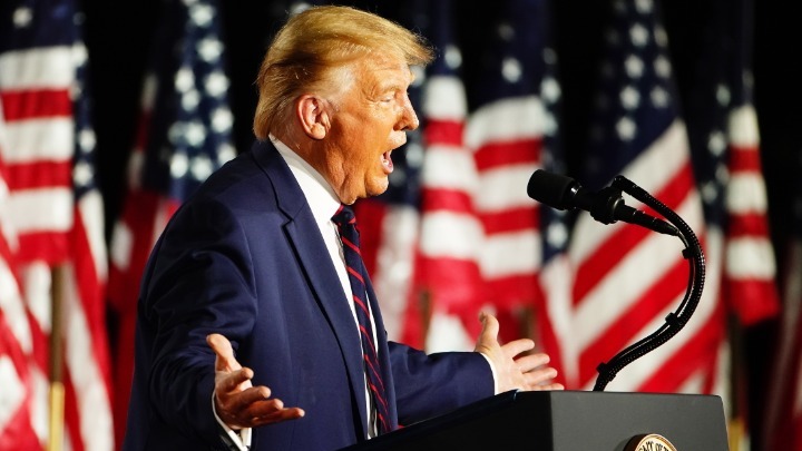 Ο Τραμπ διαβεβαιώνει ότι θα υπάρχει διαθέσιμο εμβόλιο «αυτή τη χρονιά»