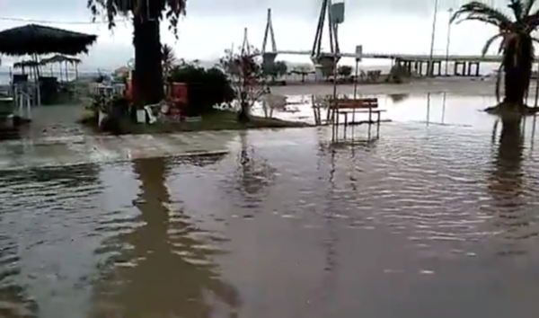 "Υπερχείλισε" ξανά η παραλιακή του Ρίου (ΦΩΤΟ)