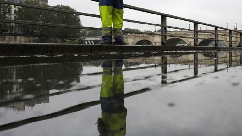 Ένας νεκρός και μία αγνοούμενη από τις σφοδρές καταιγίδες στη νότια Γαλλία