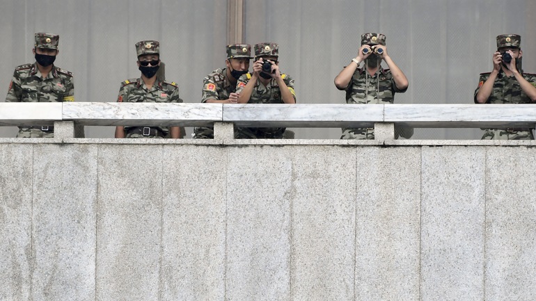 Σεούλ: Στρατιωτικοί της Βόρειας Κορέας σκότωσαν Νοτιοκορεάτη και έκαψαν το πτώμα του