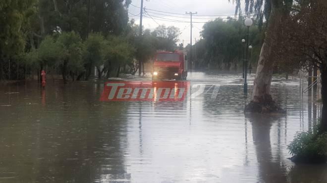 Πάτρα: Από τα ξημερώματα ξεκίνησε αγώνας για τον καθαρισμό της παραλιακής του Ρίου που πλημμύρισε