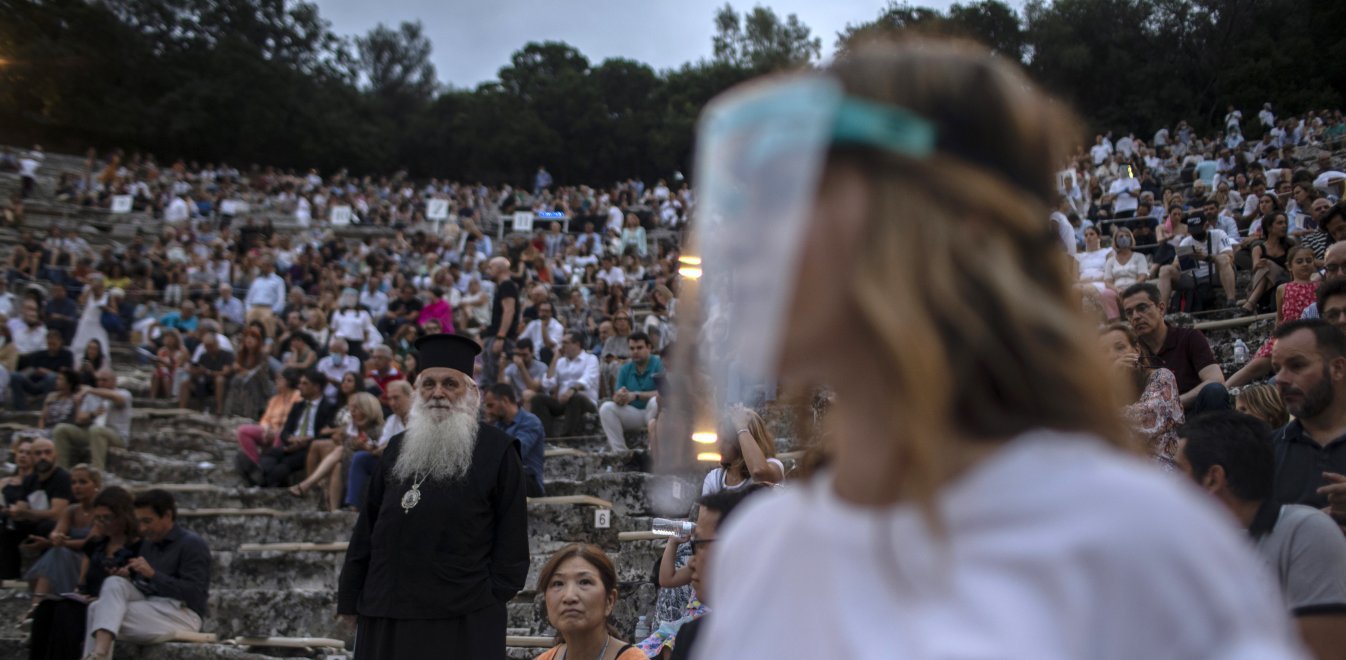 Αναστέλλονται οι υπαίθριες θεατρικές παραστάσεις σε όλη τη χώρα