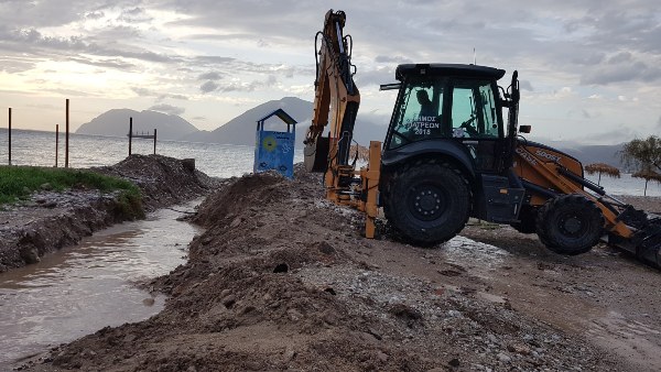 Πάτρα: Παρεμβάσεις δημοτικών συνεργείων για αντιμετώπιση πλημμυρικών φαινομένων