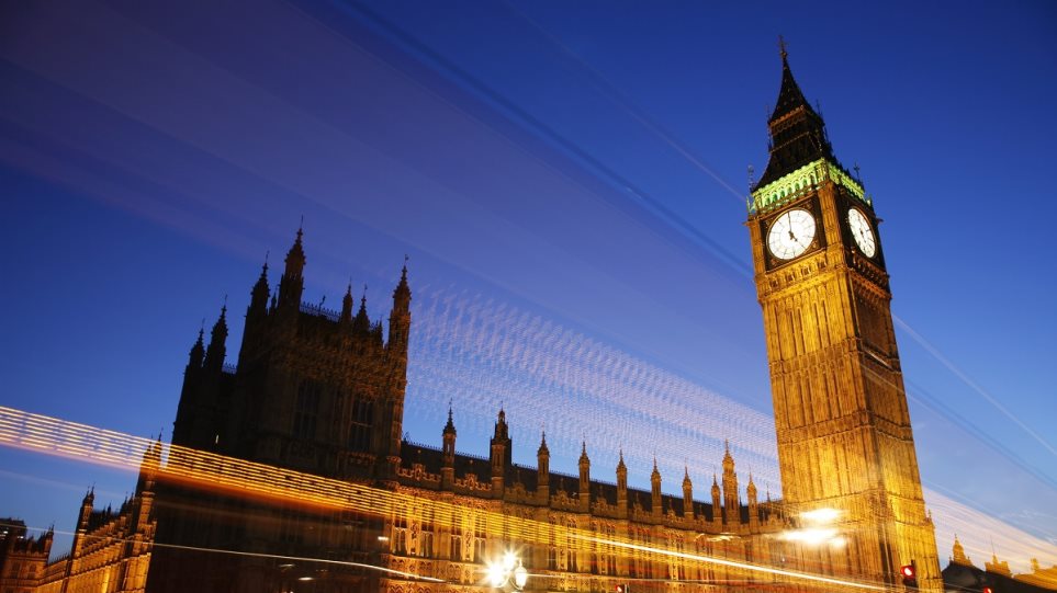 Κορονοϊός: Η Βρετανία κλείνει τις παμπ και τα εστιατόρια από τις 22:00