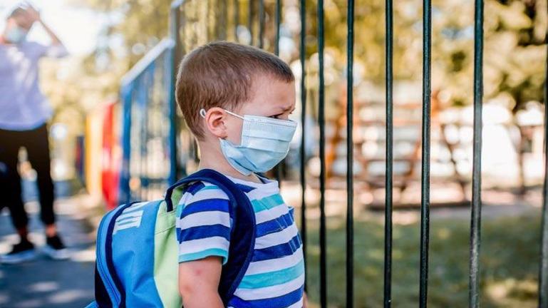 Πνευμονολόγος: Γονείς ζητούν ιατρικές βεβαιώσεις για να αποφύγουν τα παιδιά τους τη μάσκα - ΒΙΝΤΕΟ