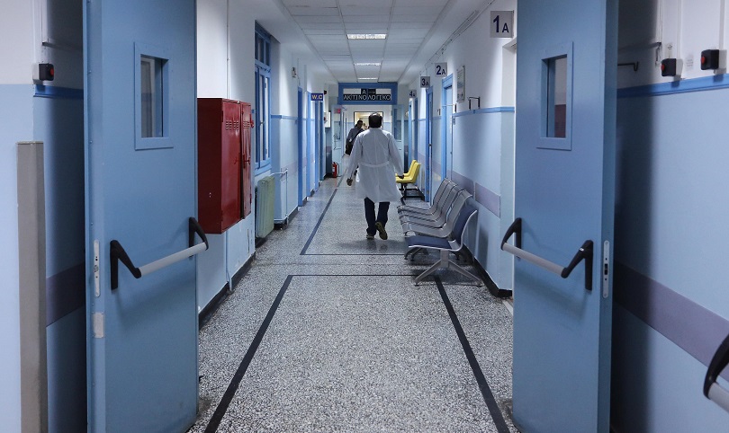 Πάτρα: Οι εργαζόμενοι στο νοσοκομείο "Αγ. Ανδρέας" ζητούν επανέλεγχο σε συνάδελφό τους θετική στον κορονοϊό