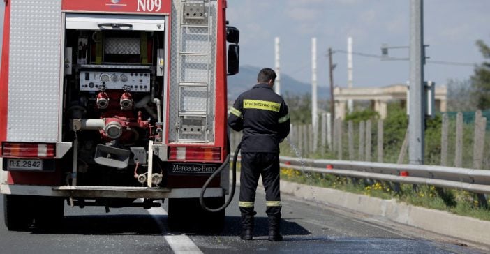 Πατρών - Πύργου: Φορτηγάκι ανετράπη στο ύψος των Βραχνεΐκων
