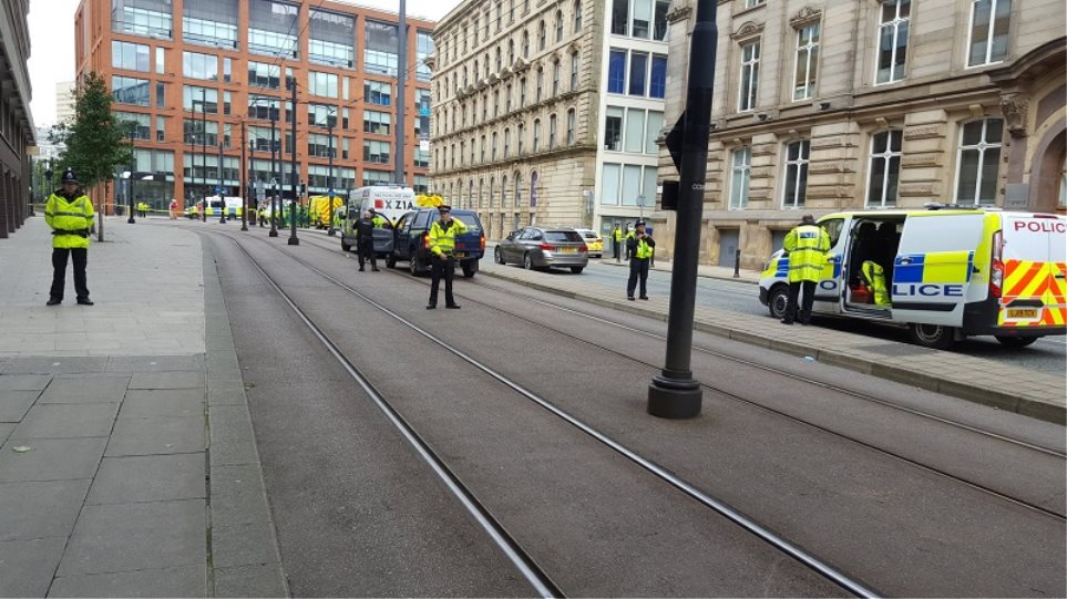 Συναγερμός στο Μάντσεστερ για ύποπτο αντικείμενο σε λεωφορείο – Αποκλείστηκαν πολλοί δρόμοι