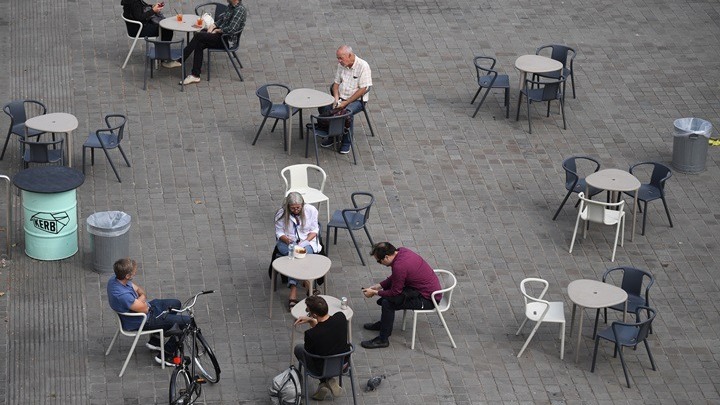 Βρετανία-Koρονοϊός: στο Μπέρμιγχαμ απαγορεύονται ακόμη και συναντήσεις μεταξύ συγγενώ