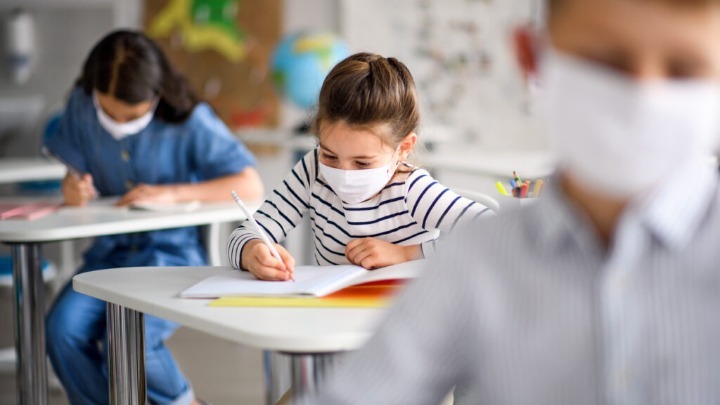 Έλεγχοι για τις μάσκες που αποστέλλονται στα σχολεία