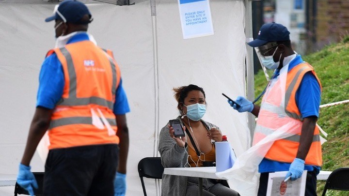 Κορονοϊός: Εκτόξευση κρουσμάτων στη Βρετανία