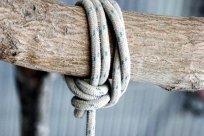 Νέα τραγωδία στη Δυτική Ελλάδα: Άνδρας βρέθηκε κρεμασμένος στο μπαλκόνι του σπιτιού του