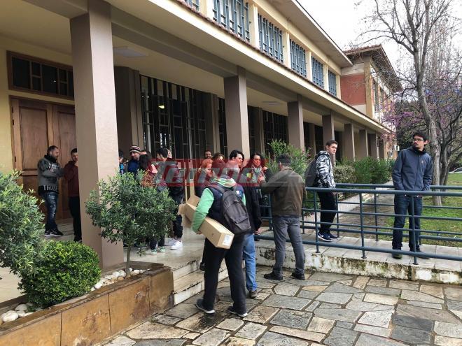 Πάτρα: "Στα κάγκελα" οι οικότροφοι της Εστίας - Παράσταση διαμαρτυρίας σήμερα