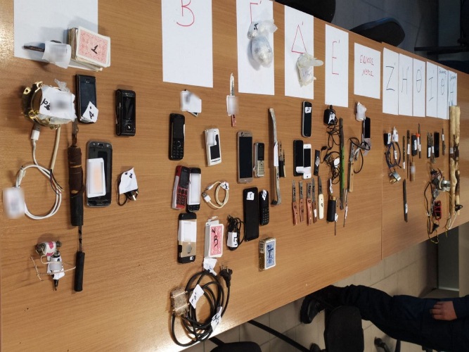 Φυλακές Πάτρας και Μαλανδρίνου: Μπετόβεργες, μαχαίρια, ρόπαλα κι άλλα “καλούδια” - ΦΩΤΟ