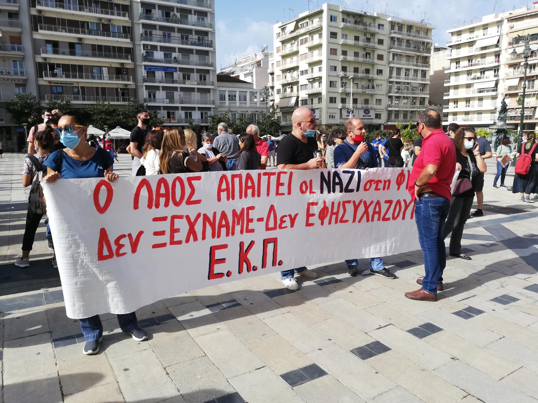 Πάτρα: Πάνω από 1000 άτομα συμμετείχαν στην πορεία για τον Παύλο Φύσσα- ΦΩΤΟ - ΒΙΝΤΕΟ