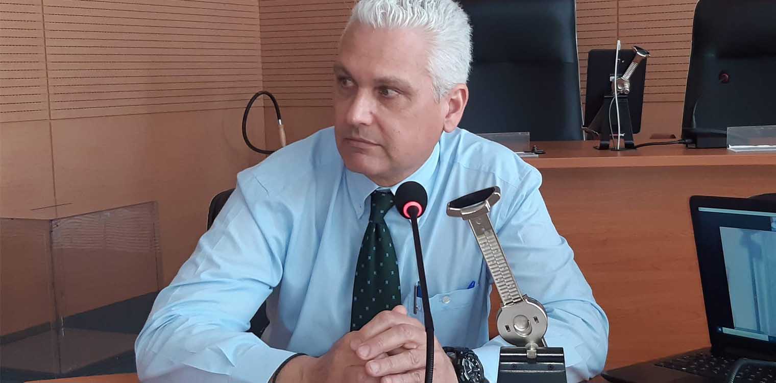 Ο Φωκίωνας Ζαΐμης στο εργοστάσιο της ΕΒΟ Αιγίου