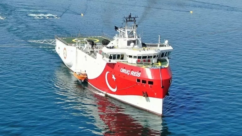 Το ORUC REIS ανοιχτά της Ρόδου