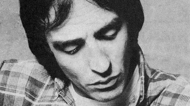 Πέθανε ο τραγουδιστής Δημήτρης Ψαριανός