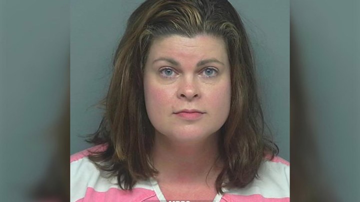 ΗΠΑ: 20 χρόνια φυλάκισης για δασκάλα που κακοποίησε σεξουαλικά 14χρονο και 13χρονη - Την "έκαψαν" τα sms