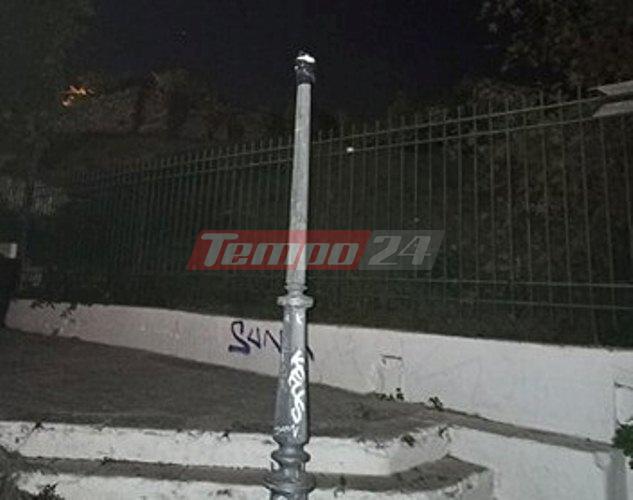 Πάτρα: Δεν έμεινε...λαμπόγυαλο στις σκάλες Γεροκωστοπούλου και Πατρέως-Σκοτάδια και τρόμος για τους περαστικούς ΦΩΤΟΓΡΑΦΙΕΣ