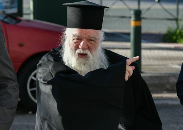 Αμβρόσιος : «Το μόνιμο φάρμακο που έπινα για τον κοροναϊό ήταν ο αγιασμός»