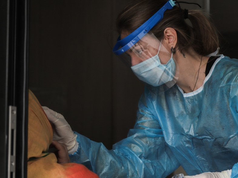 Εισαγγελική παρέμβαση για την ανάρτηση του πρώην πρύτανη του ΑΠΘ για τα τεστ του ΕΟΔΥ