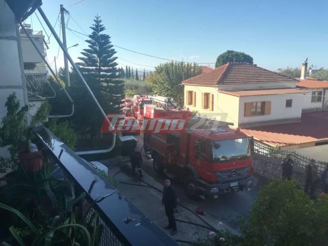 Φωτιά στην Εγλυκάδα - ΝΕΟΤΕΡΑ: Μεγάλη επιχείρηση της Πυροσβεστικής - Απεγκλώβισαν δύο άτομα από το φλεγόμενο διαμέρισμα - Σε κατάσταση σοκ ηλικιωμένη (ΦΩΤΟ)