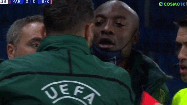 Χαμός στο Παρί Σεν Ζερμέν-Μπασάκσεχιρ: Αποχώρησαν από τον αγωνιστικό χώρο οι Τούρκοι μετά από ρατσιστικό σχόλιο του 4ου διαιτητή!