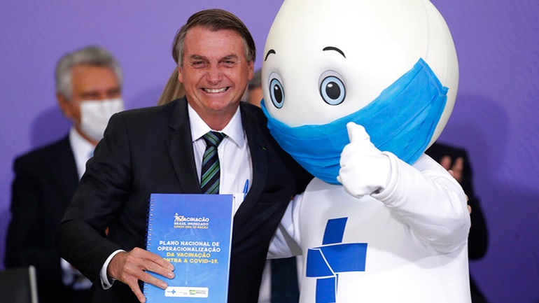 Μπολσονάρου: «Αδικαιολόγητη» η βιασύνη για τα εμβόλια αφού... «η πανδημία τελειώνει»