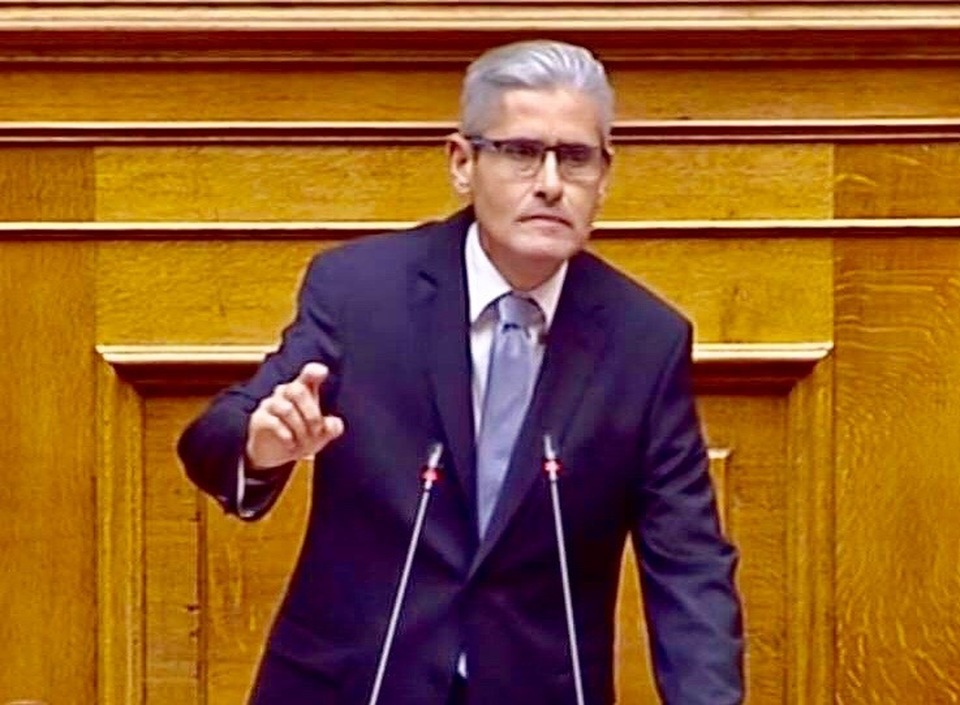 Ο Άγγελος Τσιγκρής φέρνει στη Βουλή τις ελλείψεις του Κέντρου Υγείας Ερυμάνθειας