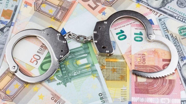 "Βροχή" οι καταγγελίες για τα 534 ευρώ - Μπαίνουν σε αναστολή αλλά ...δουλεύουν και στην Πάτρα - Ποινή φυλάκισης για εργοδότες