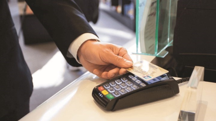 Ανέπαφες συναλλαγές έως 50 ευρώ: Παρατάθηκε το μέτρο