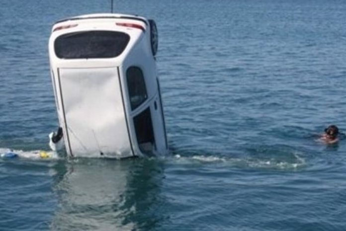 Τραγωδία: Αυτοκίνητο έπεσε στη θάλασσα - Τρεις νεκροί