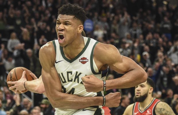 Υπέγραψε στους Μπακς ο Αντετοκούνμπο!