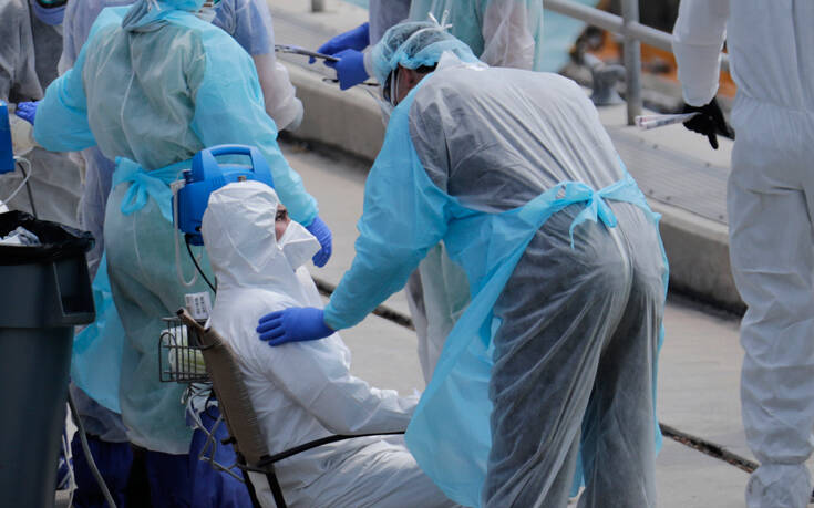 «Θερίζει» τις ΗΠΑ ο κορονοϊός: Πάνω από 2.900 νεκροί και 210.000 κρούσματα σε 24 ώρες