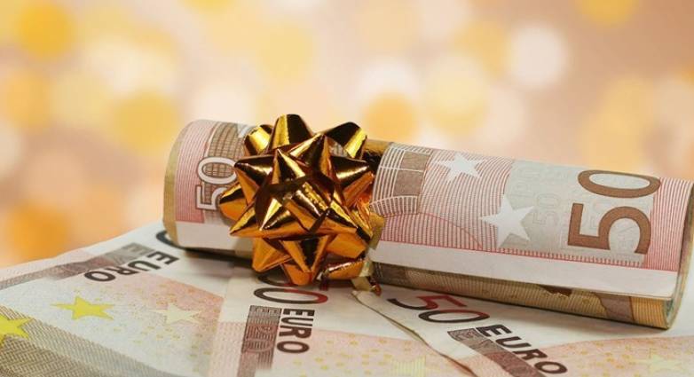 Δώρο Χριστουγέννων: Σε ποιους καταβάλλεται από απόψε